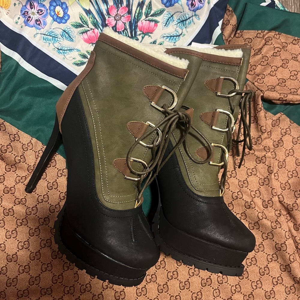 Shoe Dazzle Black and Green Heeled Boots with Unique Lacing